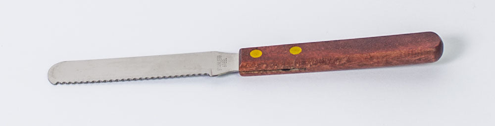 Messer in Brot aus Holz