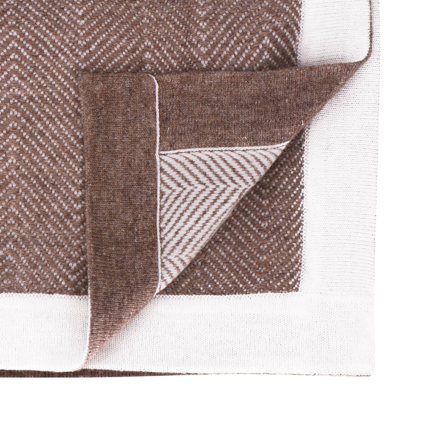 Plaid aus Woll in Eisbraun und Elfenbein - große Fischgrätenmuster - 130 x 200 cm