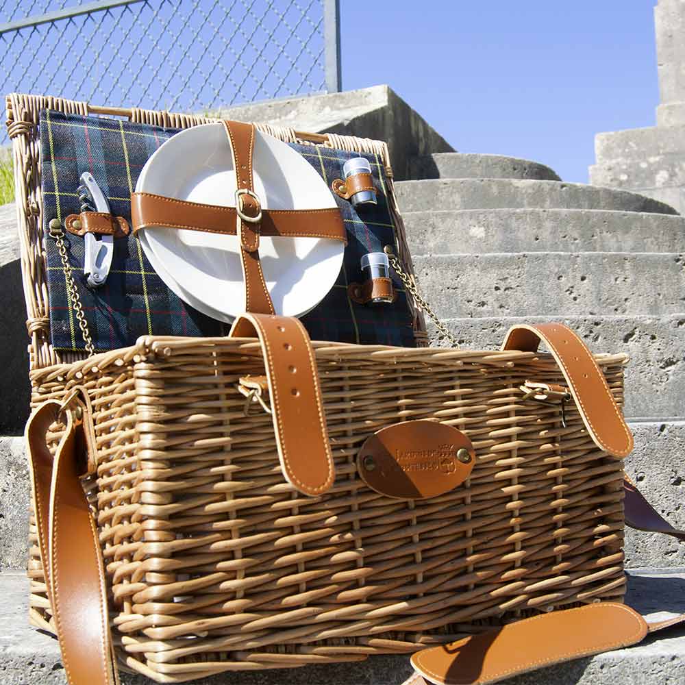 Picknickkorb „Trianon grün“ für 2 Personen mit Lederriemen