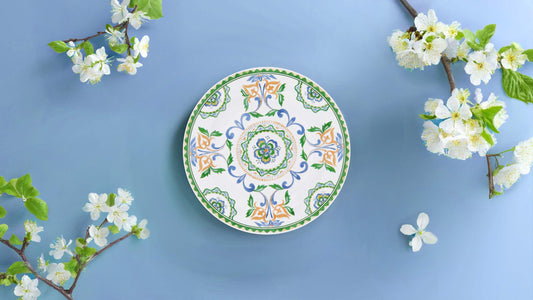Mit ihrer neuen Kollektion Evora lädt Les Jardins de la Comtesse den mediterranen Sommer an den Tisch