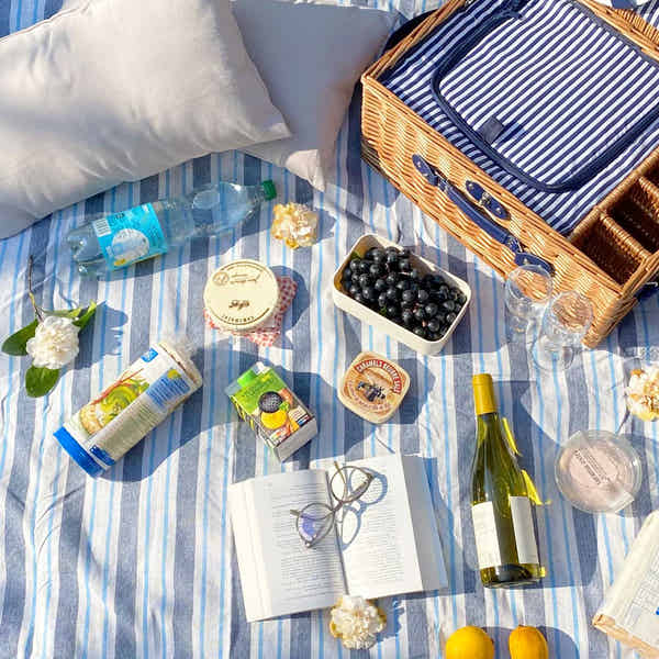 Schwarz-weiß Gestreifte Kunststoff-Tischdecke – Wasserdicht, ölbeständig, 137 X 274 Cm – Für Partys, Picknick & Camping Camping Tischdecke Robust